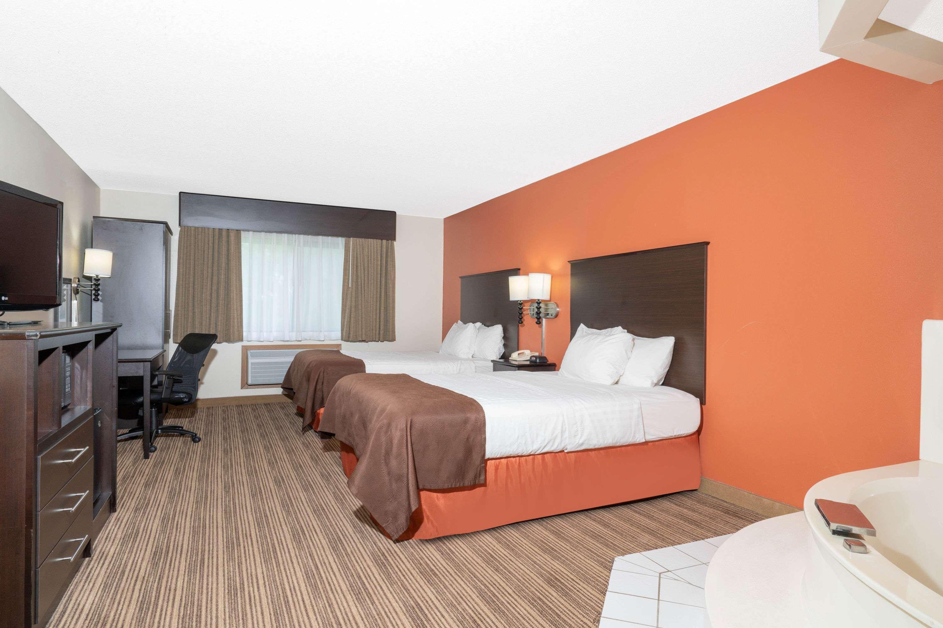 Americinn By Wyndham Rogers Экстерьер фото