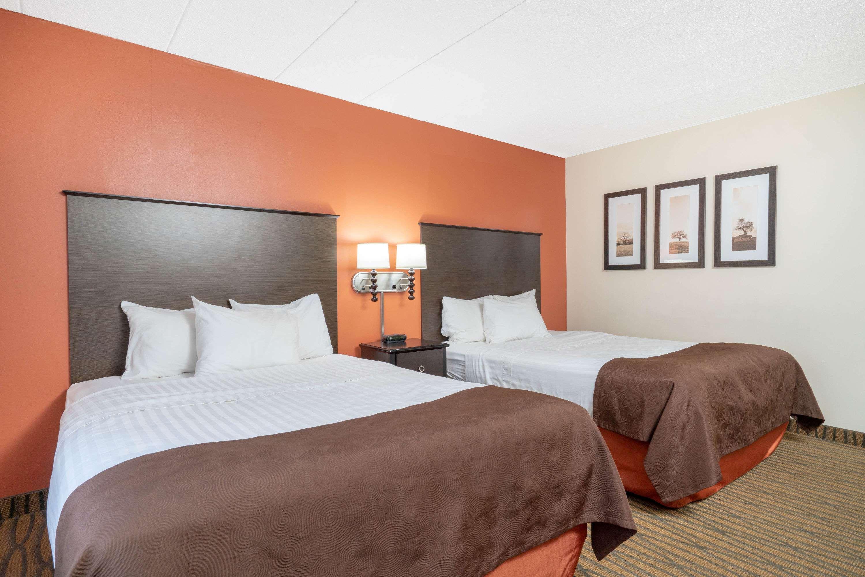 Americinn By Wyndham Rogers Экстерьер фото