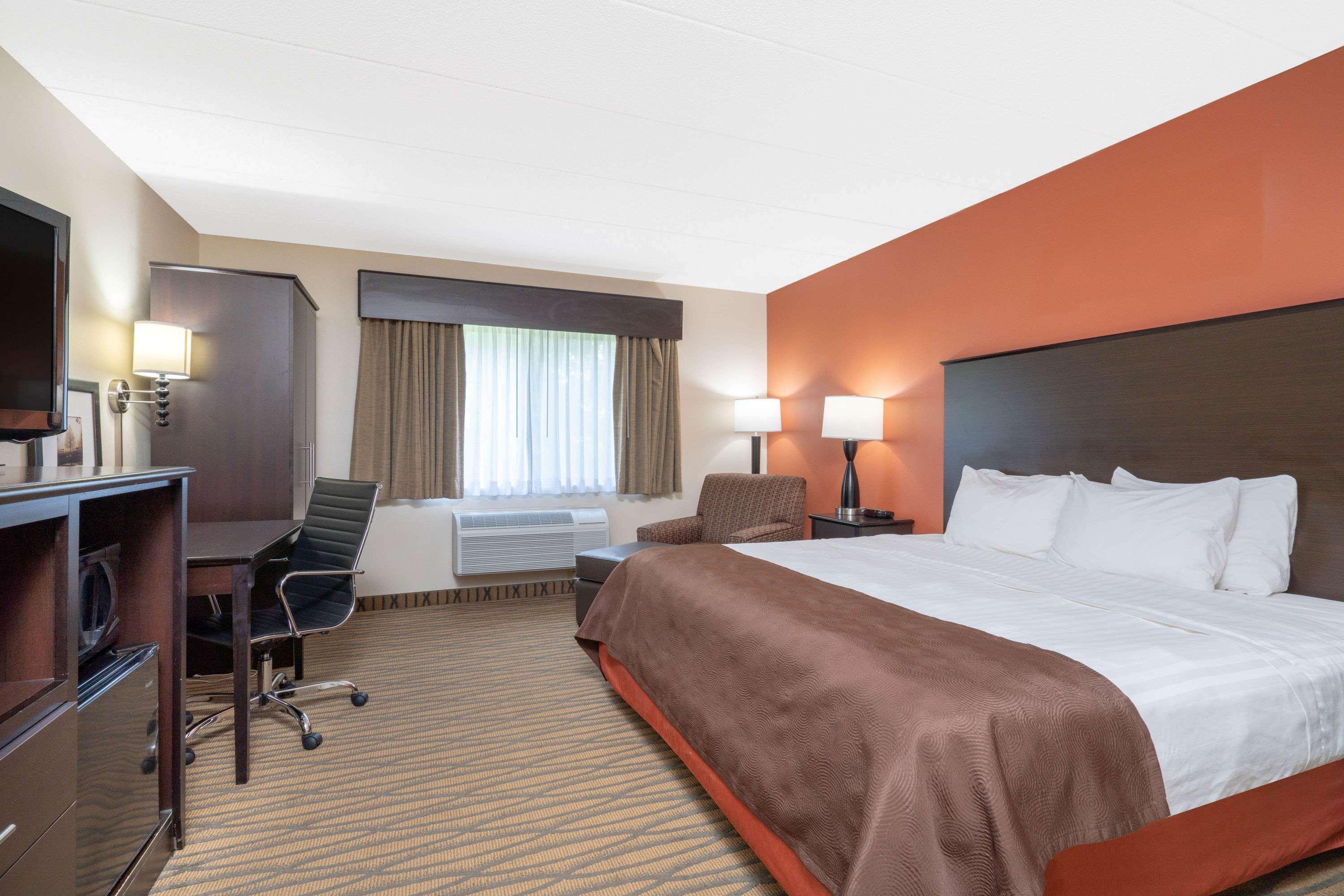 Americinn By Wyndham Rogers Экстерьер фото