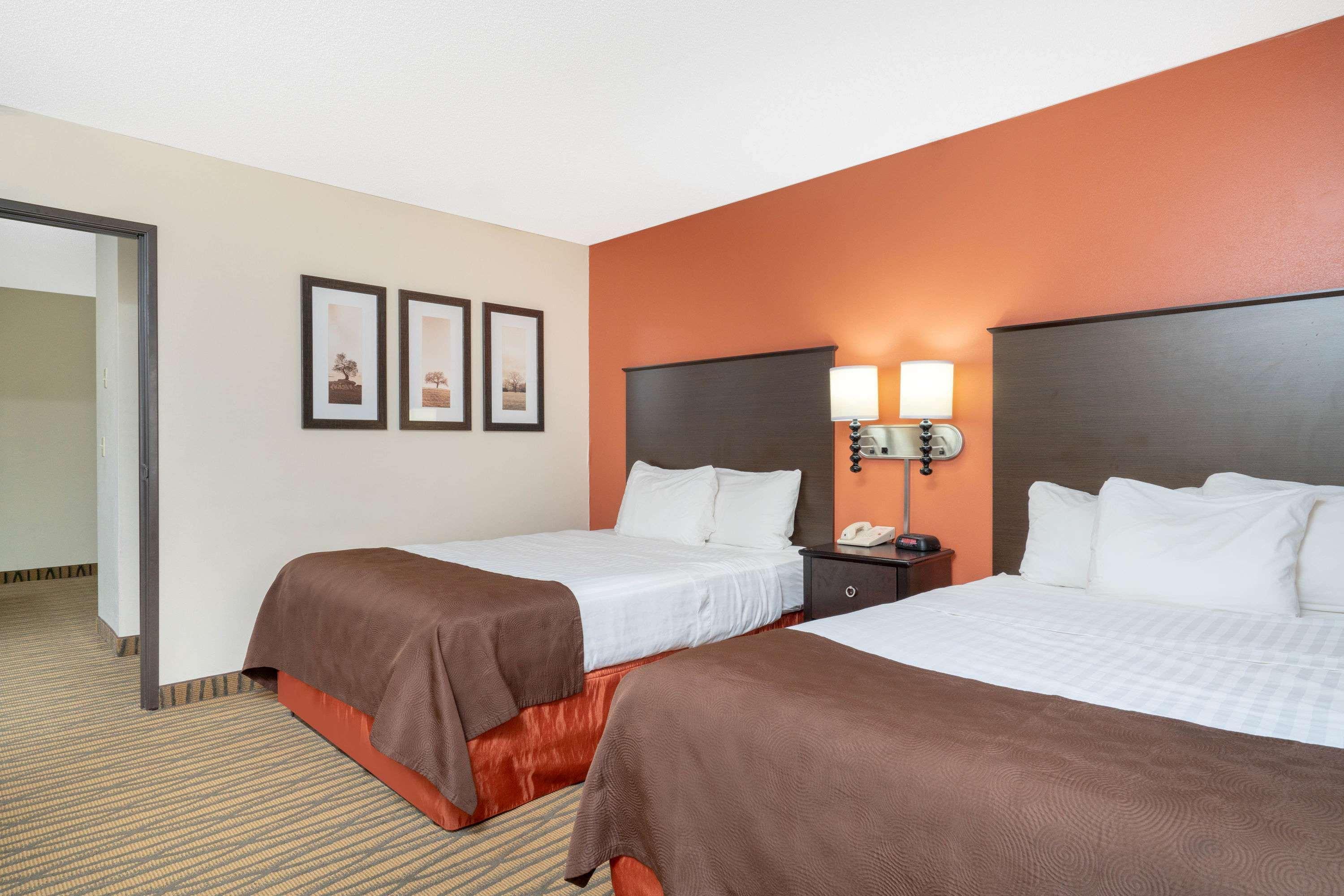 Americinn By Wyndham Rogers Экстерьер фото