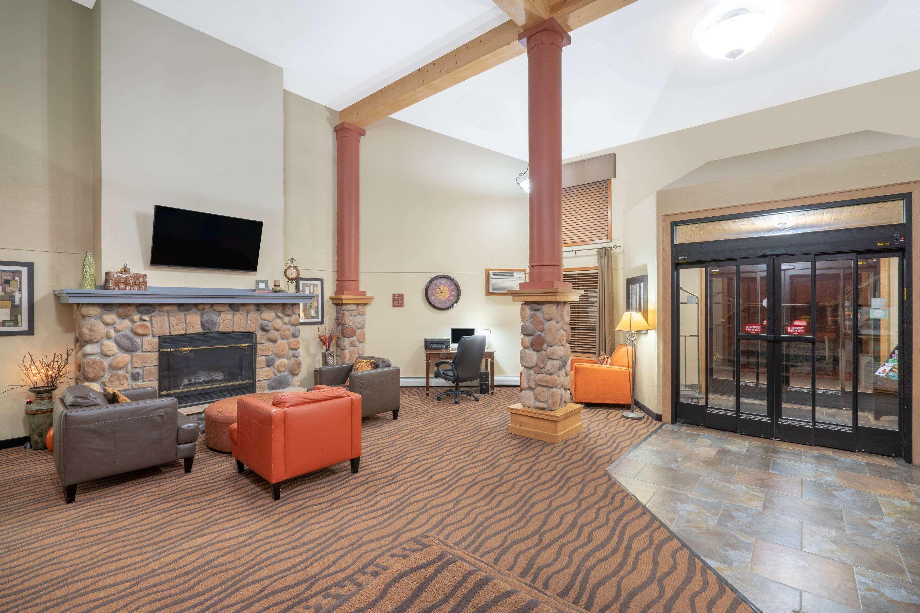 Americinn By Wyndham Rogers Экстерьер фото